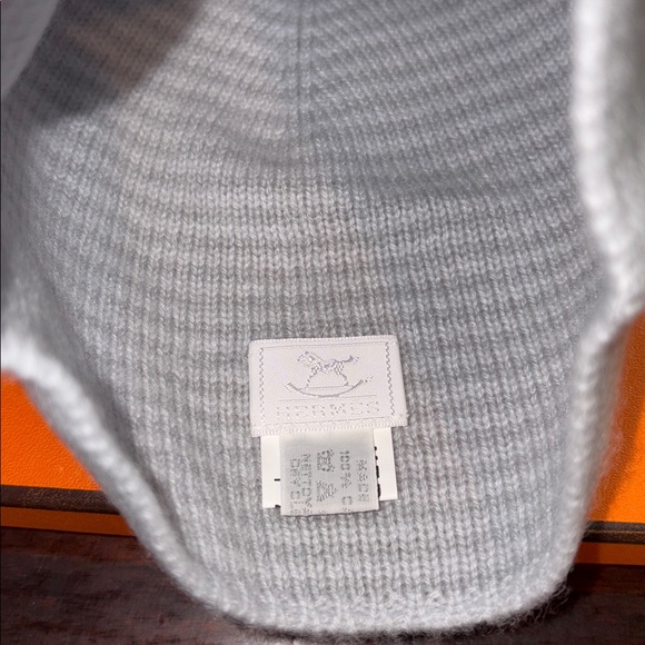 HERMÈS Adada Baby Knit Caps Pink and Blue - Picture 13 of 13